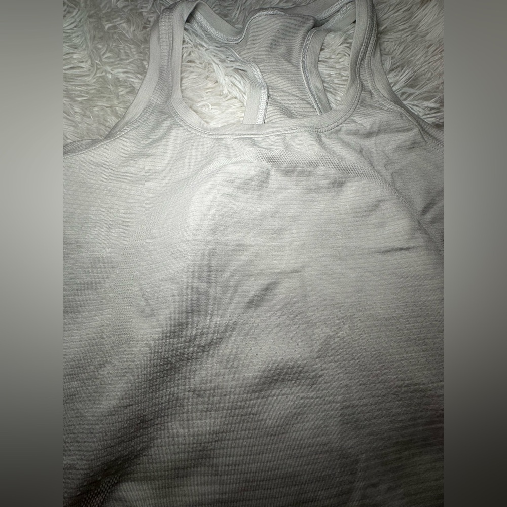 Lululemon Size 4 Tank Top - Picture 3 of 4